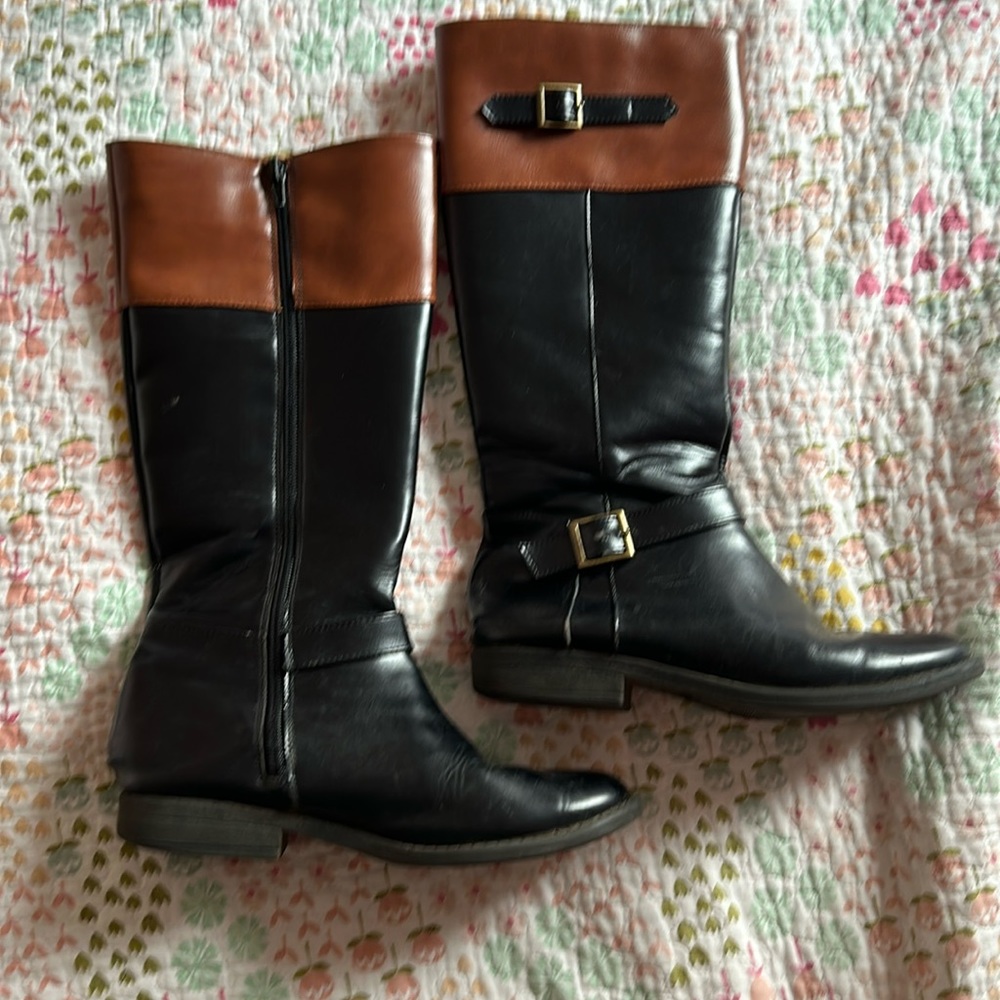 Big kids size 4 boots. Brand Sugar